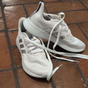 LIKE NEW Women's ADIDAS Cloudfoam Shoes- 6.5